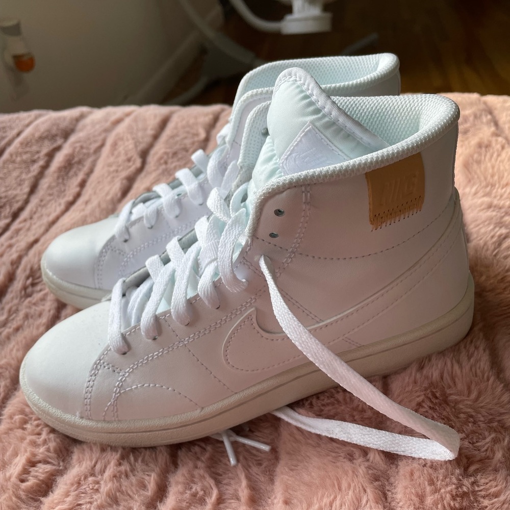 Womens Nike court! Used once